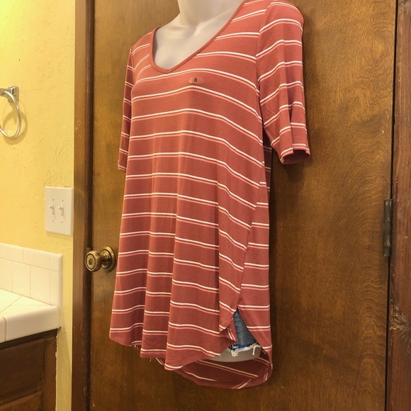 Maurice’s 24/7 Flawless striped tee. NWT small - Picture 15 of 16